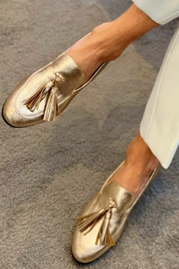 Gouden mocassin met kwastjes