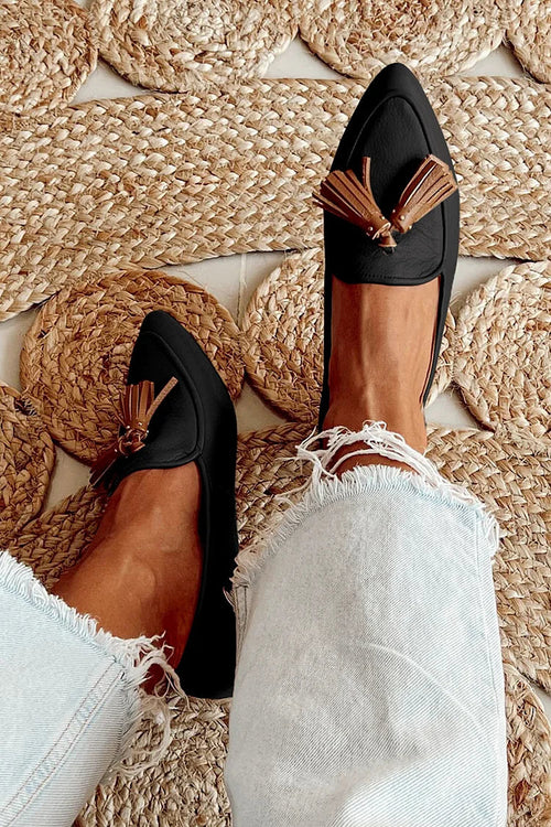 Puntige mocassins met kwastjes