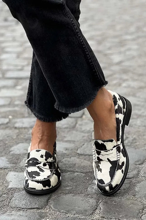 Mocassin met zwart-wit vlekkenprint