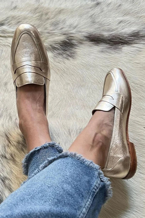 Glanzende lichtgouden mocassin