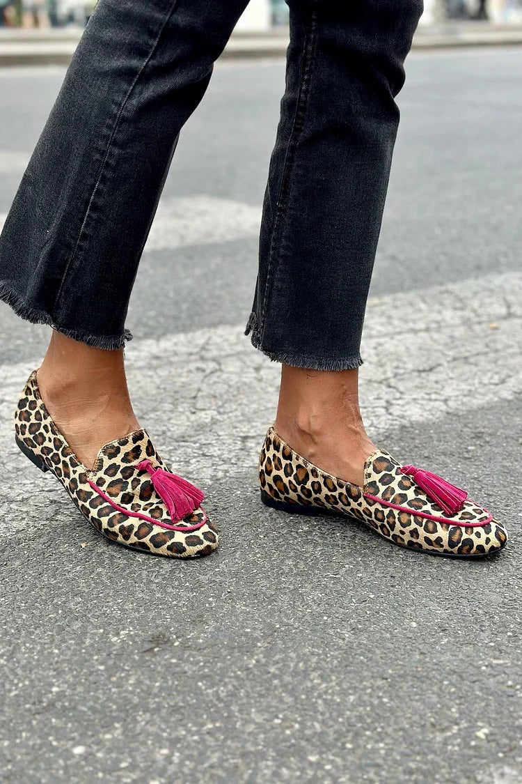Animalprint mocassin met fuchsia kwastjes