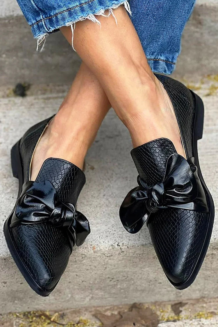 Zwarte mocassin met glanzende strik