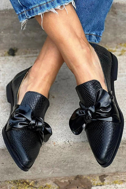 Zwarte mocassin met glanzende strik