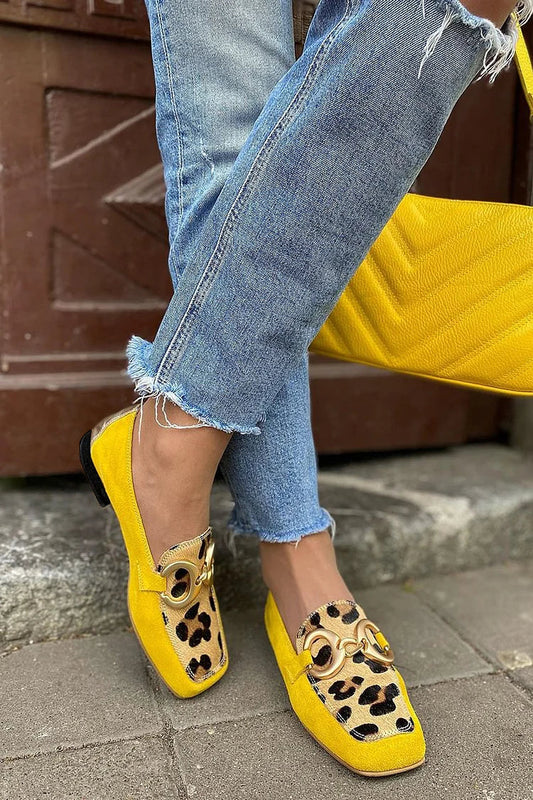 Gele mocassin met animalprint detail