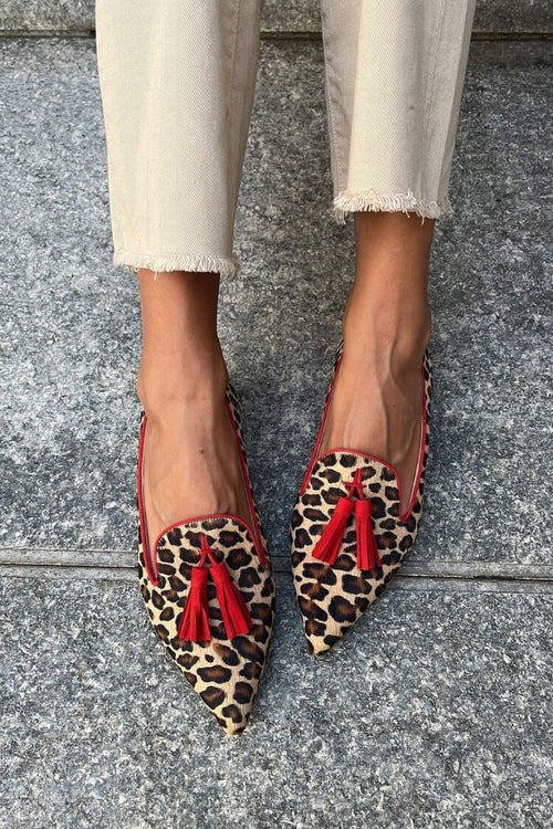 Puntige mocassins met franjedetails