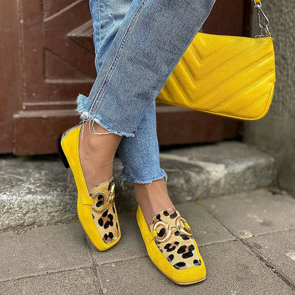 Gele mocassin met animalprint detail