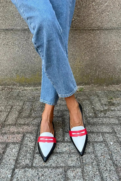 Tweekleurige puntige slippers