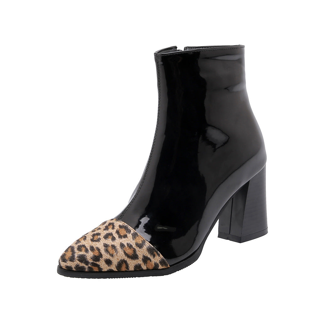 Glanzende enkellaarzen met animalprint punt en brede hak